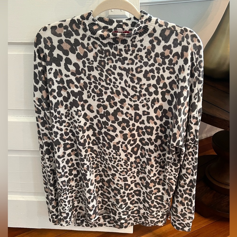 New Directions women’s leopard/cheetah print sweater - Picture 1 of 4